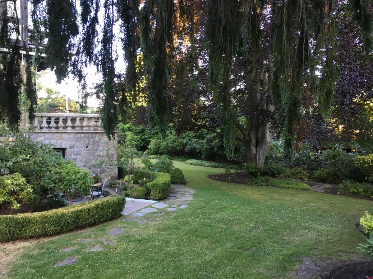 Prior Castle Inn Виктория Екстериор снимка