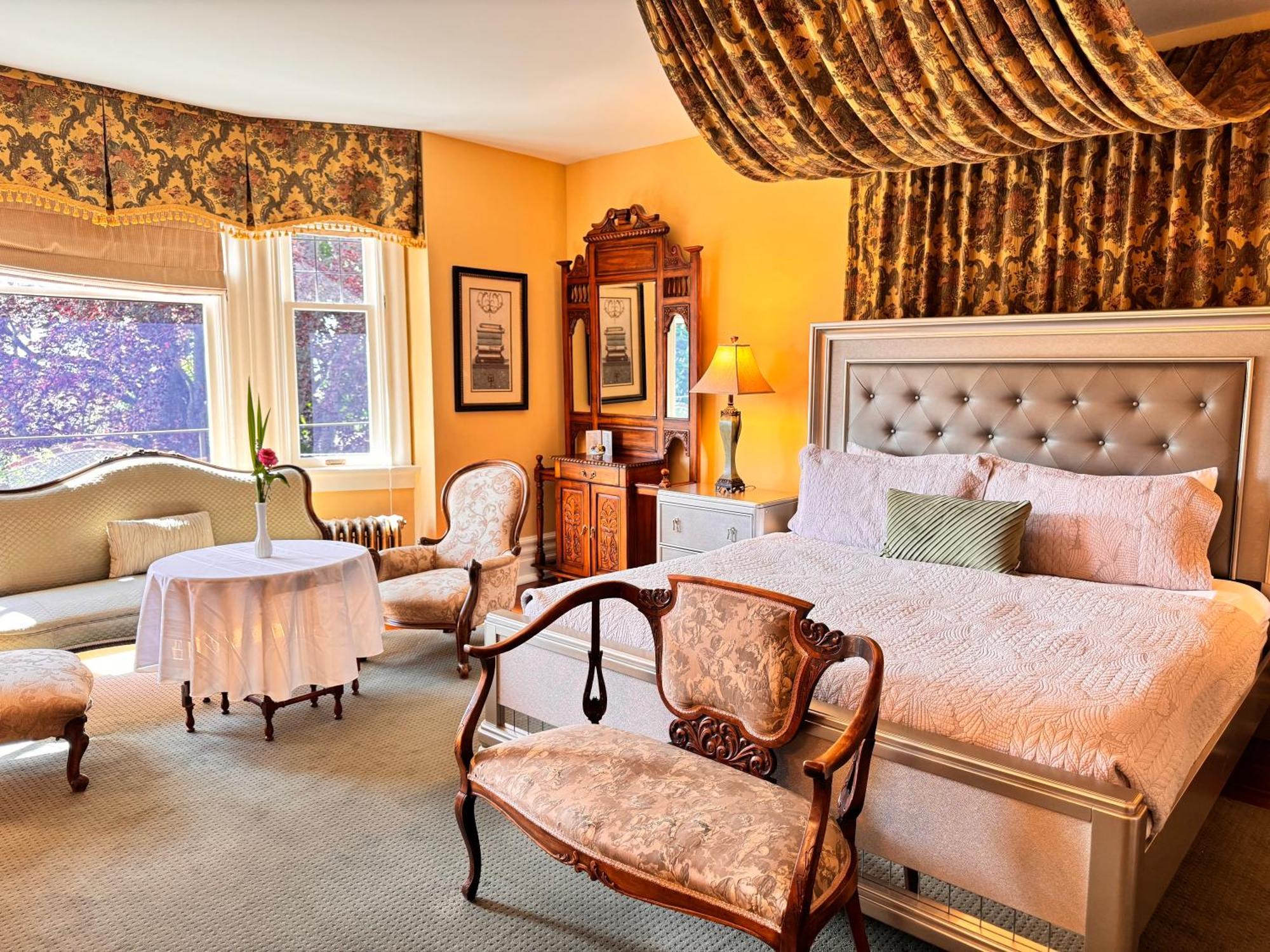 Prior Castle Inn Виктория Екстериор снимка