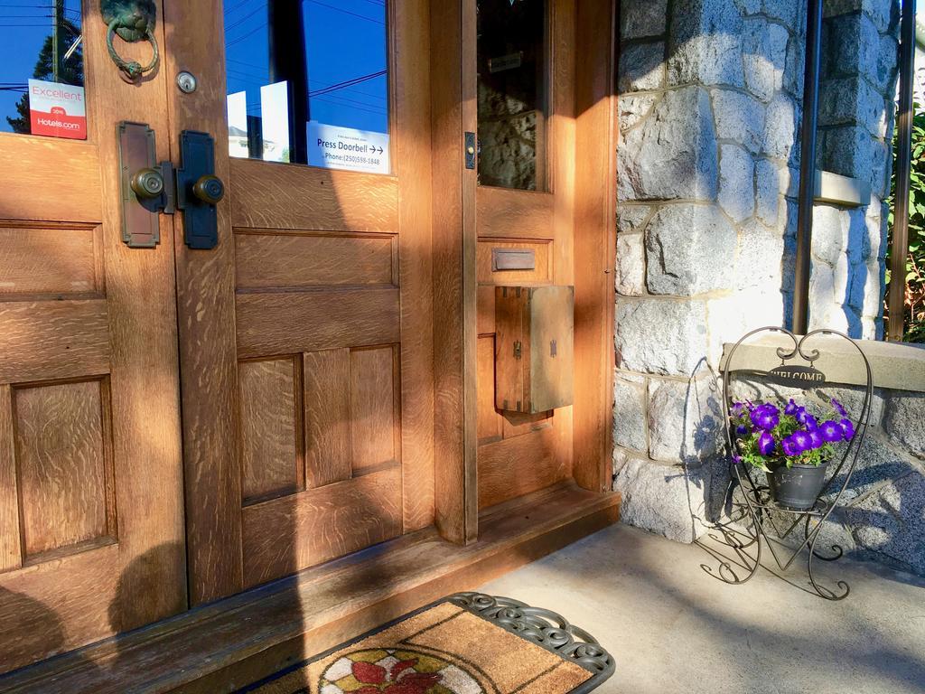 Prior Castle Inn Виктория Екстериор снимка