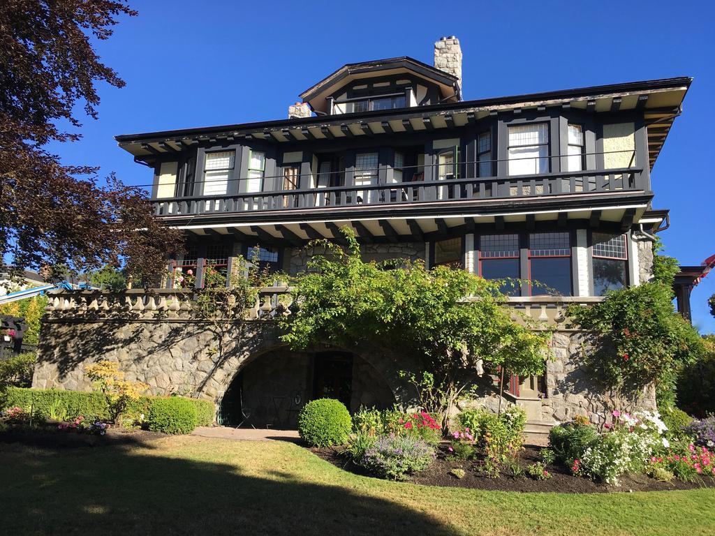 Prior Castle Inn Виктория Екстериор снимка