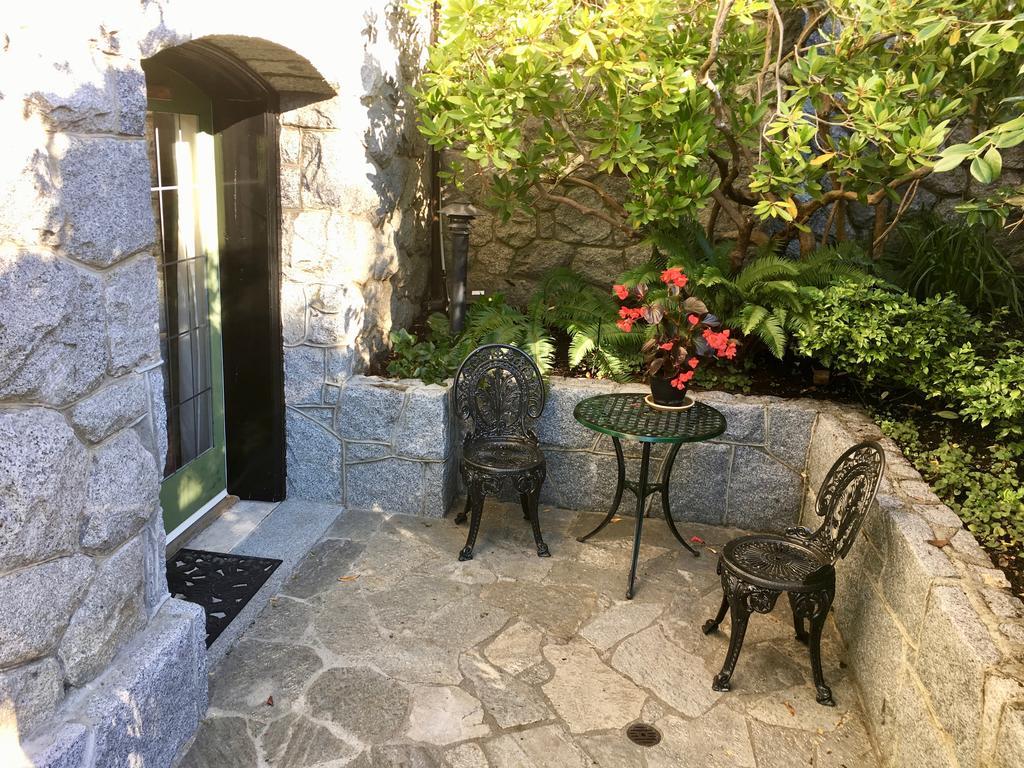 Prior Castle Inn Виктория Екстериор снимка